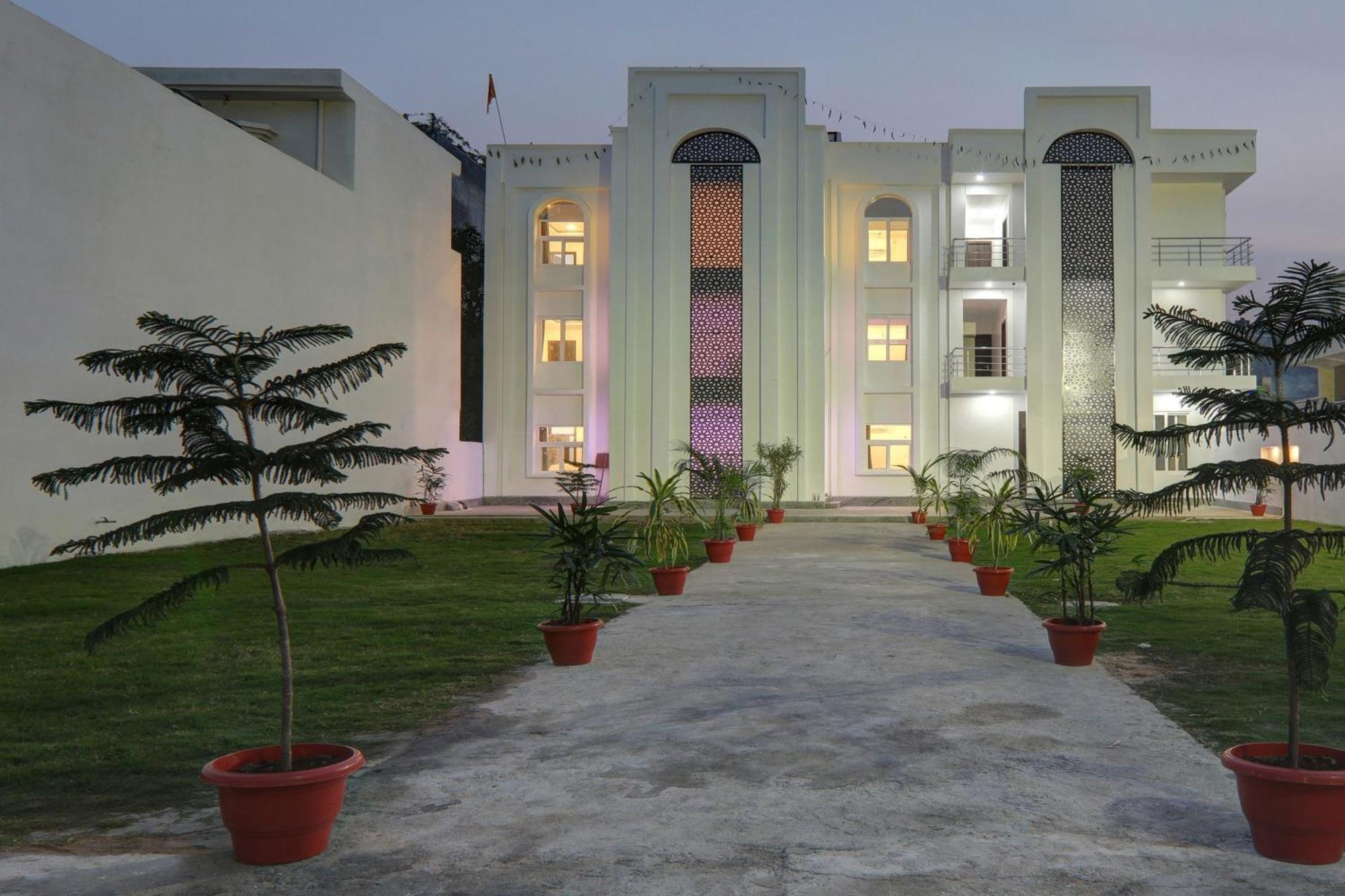 Super Collection O Yamuna Palace Near Gomti Riverfront Park Hasanganj Eksteriør bilde